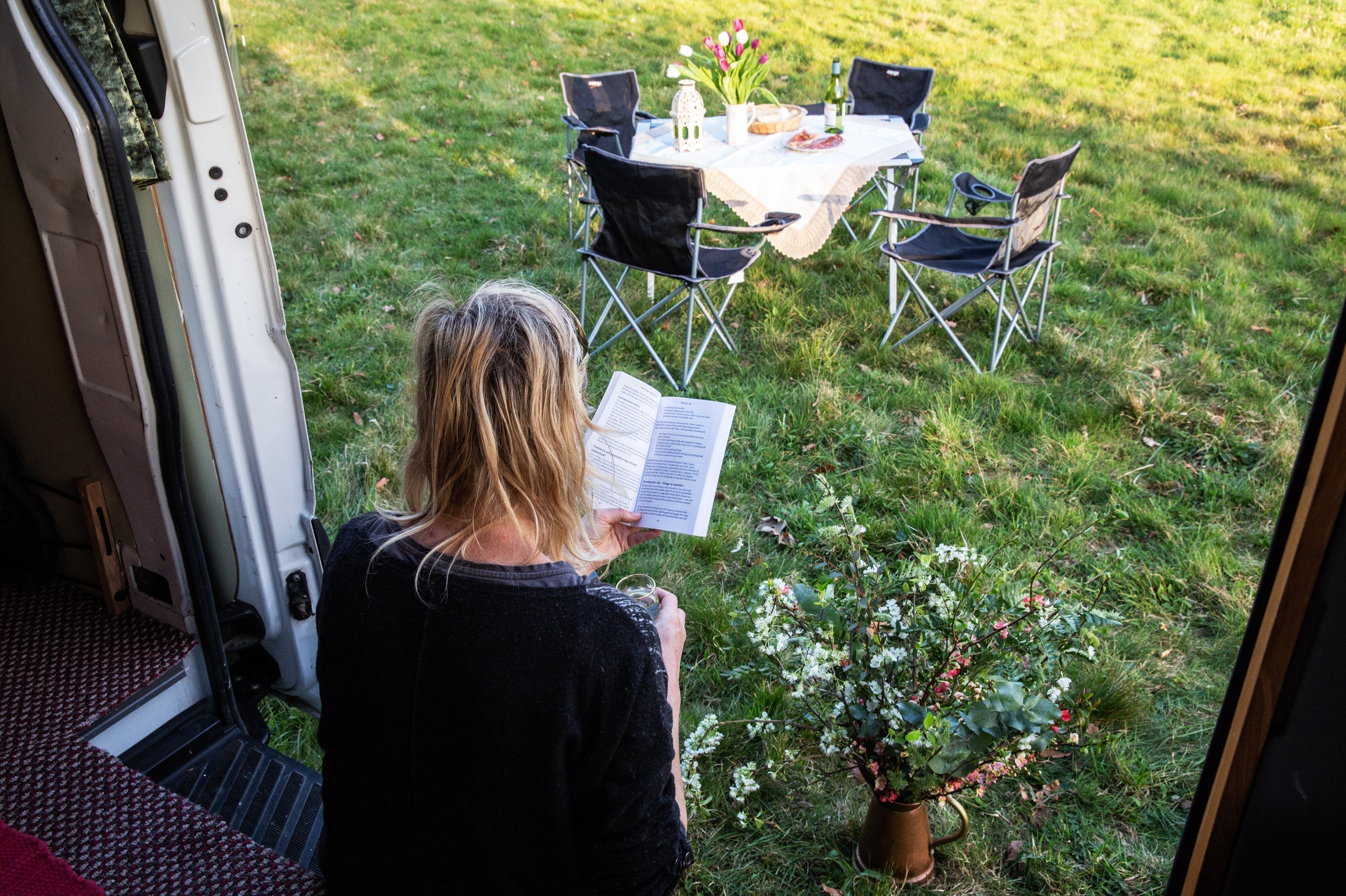 Camper sucht nach Lösungen