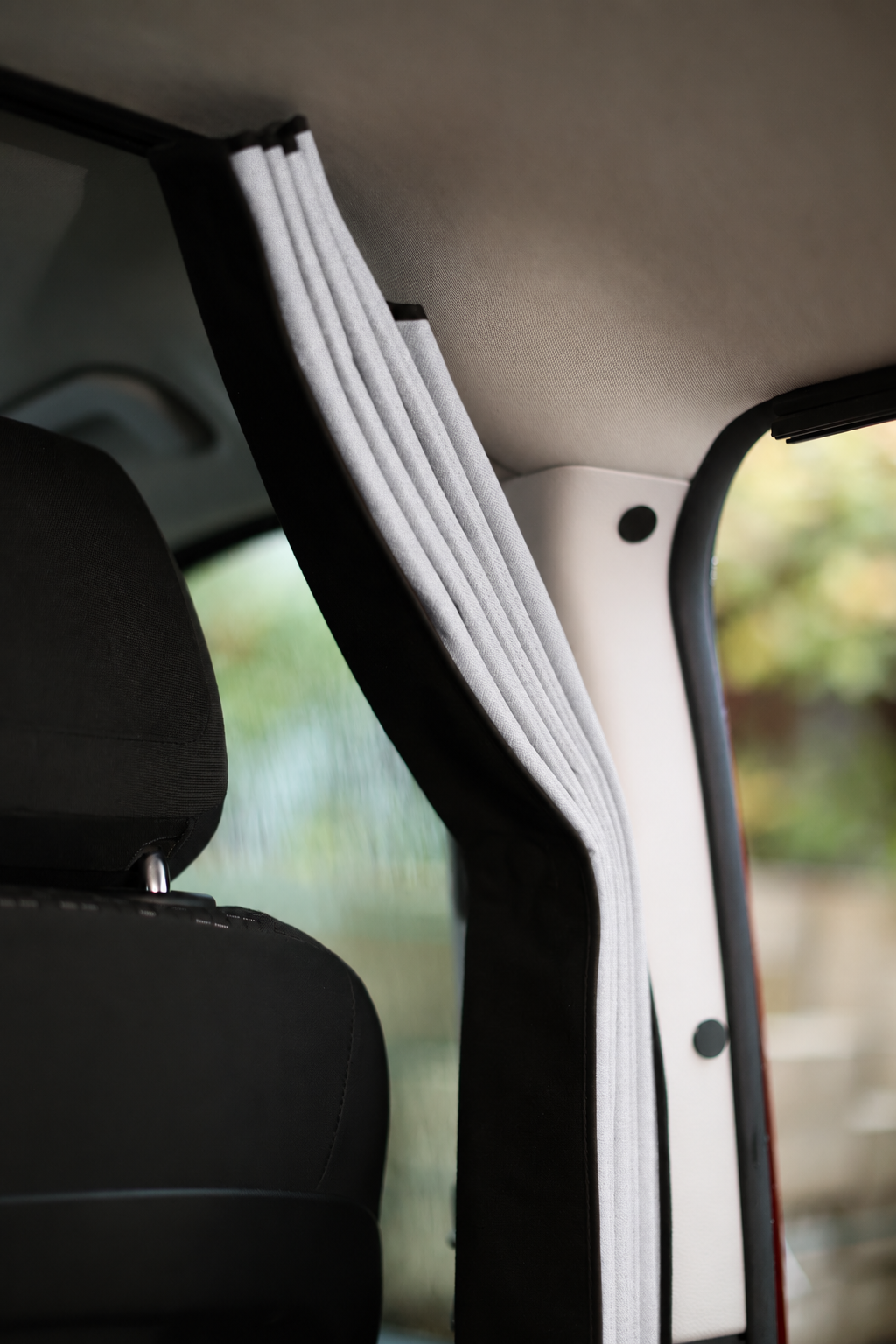 CENTAUR cab partition in the Mercedes W447, colour Alpine