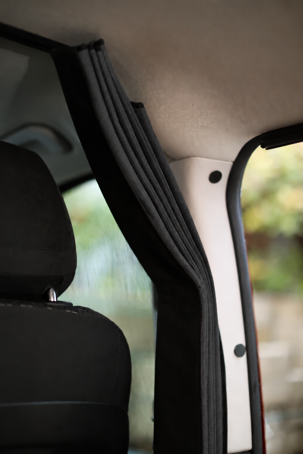 CENTAUR cab partition in the Mercedes W447, colour Graphite